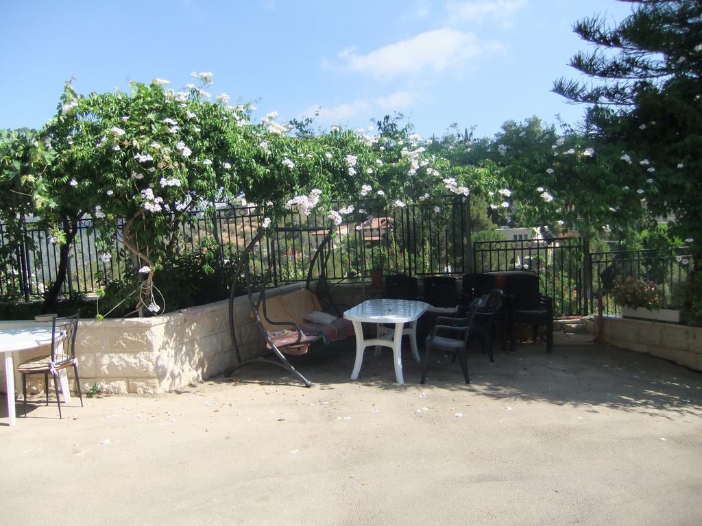 Rosary Sister Guest House Ein Karem Jerusalem Exterior photo